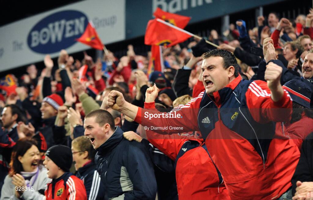 18 November 2008; Munster fans during the match. Zurich Challenge Match, Munster v New Zealand, Thomond Park, Limerick. Picture credit: Diarmuid Greene / SPORTSFILE