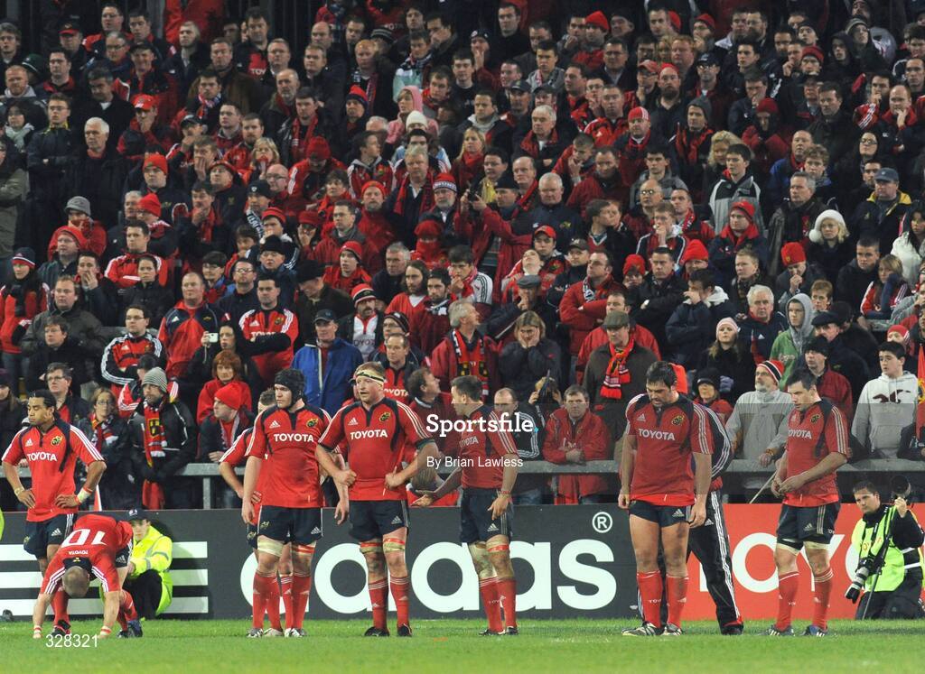 18 November 2008; Munster players and fans in the dying minutes of the match. Zurich Challenge Match, Munster v New Zealand, Thomond Park, Limerick. Picture credit: Brian Lawless / SPORTSFILE