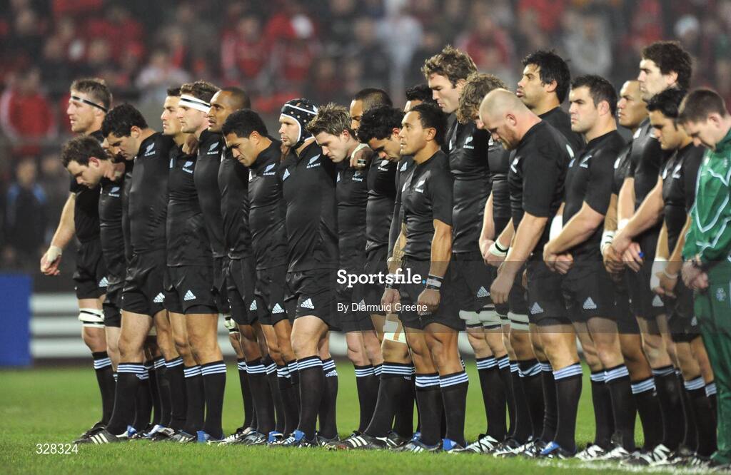 18 November 2008; The New Zealand players line up during the minute silence before the match. Zurich Challenge Match, Munster v New Zealand, Thomond Park, Limerick. Picture credit: Diarmuid Greene / SPORTSFILE