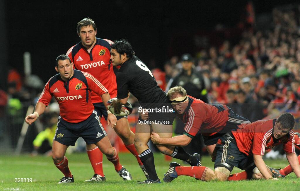 18 November 2008; Piri Weepu, New Zealand, is tackled by Mick O'Driscoll, Munster. Zurich Challenge Match, Munster v New Zealand, Thomond Park, Limerick. Picture credit: Brian Lawless / SPORTSFILE