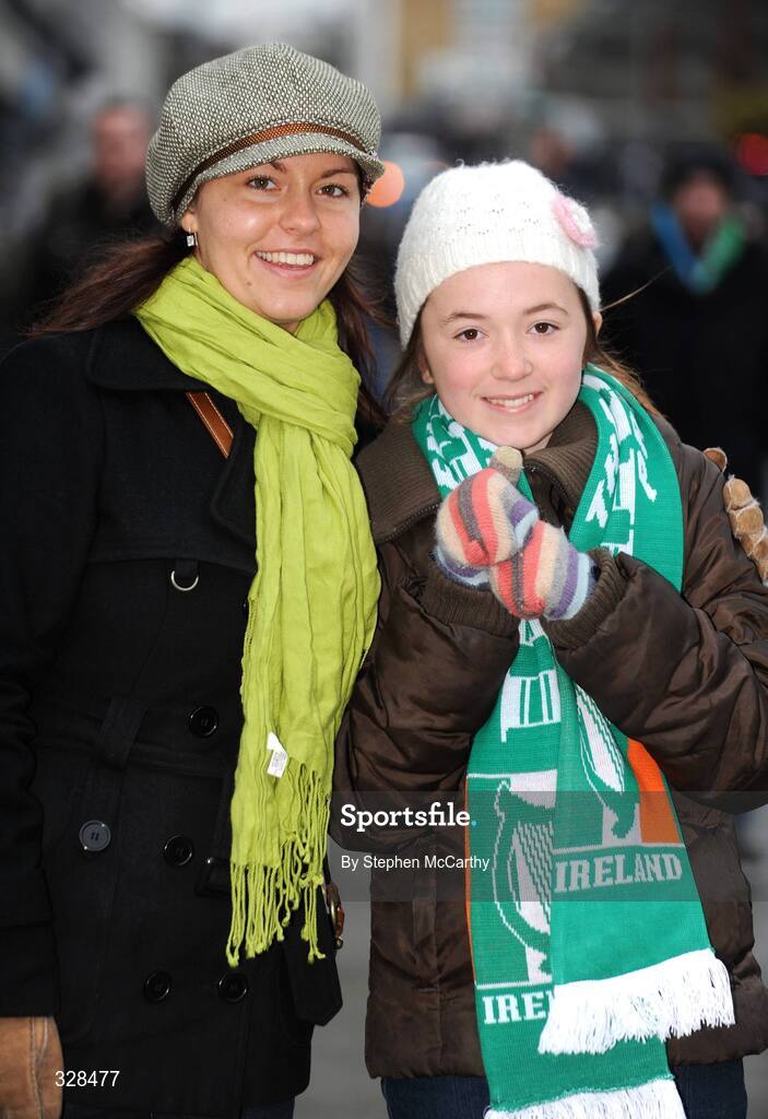 22 November 2008; Inga Dunaiska, left, and Anna Binchy, from Ranelagh, Dublin, ahead of the game. Guinness Autumn Internationals, Ireland v Argentina, Croke Park, Dublin. Picture credit: Stephen McCarthy / SPORTSFILE