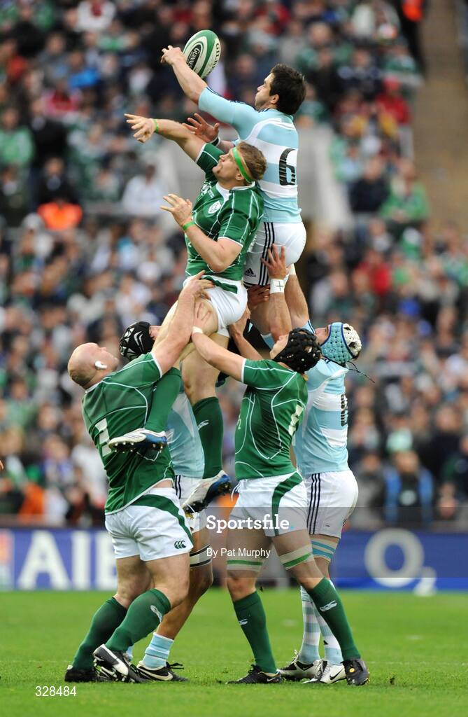 22 November 2008; Jamie Heaslip, Ireland, in action in the line-out against Martin Durand, Argentina. Guinness Autumn Internationals, Ireland v Argentina, Croke Park, Dublin. Picture credit: Pat Murphy / SPORTSFILE