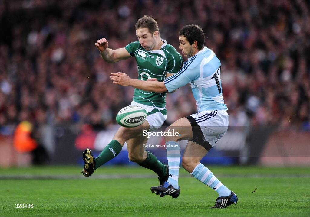 22 November 2008; Tomas O'Leary, Ireland, is tackled by Federico Martin Aramburu, Argentina. Guinness Autumn Internationals, Ireland v Argentina, Croke Park, Dublin. Picture credit: Brendan Moran / SPORTSFILE