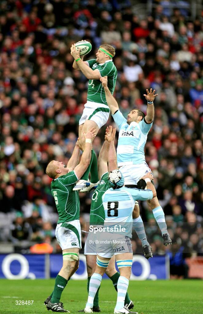 22 November 2008; Jamie Heaslip, Ireland, wins a lineout against Argentina. Guinness Autumn Internationals, Ireland v Argentina, Croke Park, Dublin. Picture credit: Brendan Moran / SPORTSFILE