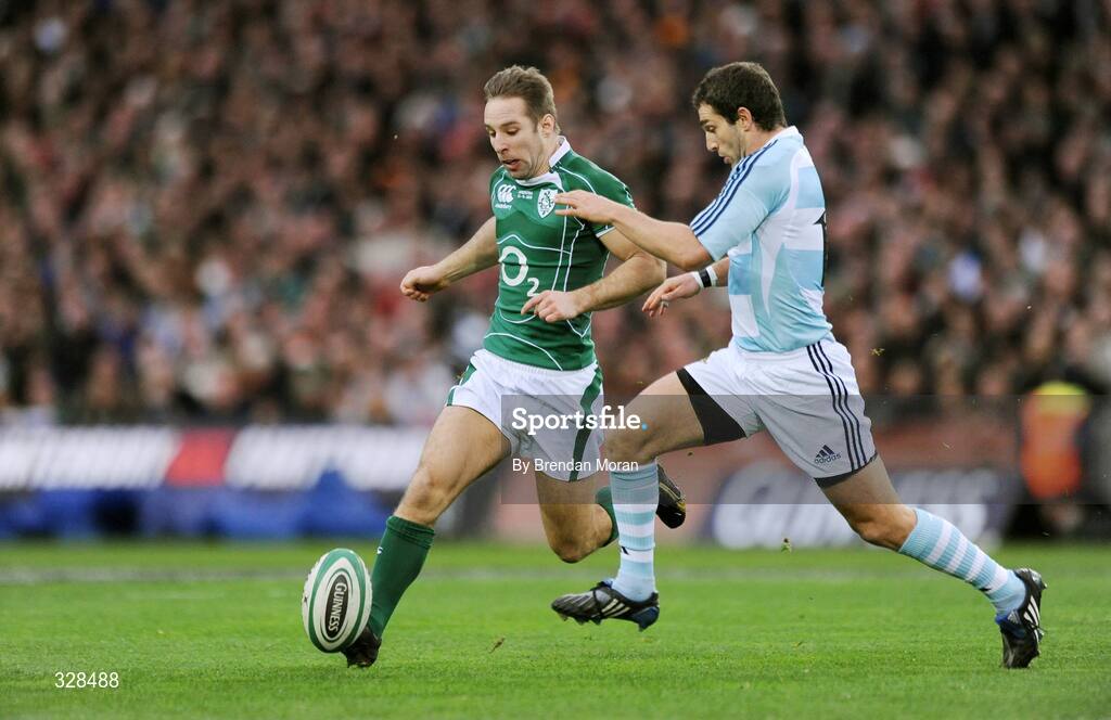 22 November 2008; Tomas O'Leary, Ireland, in action against Federico Martin Aramburu, Argentina. Guinness Autumn Internationals, Ireland v Argentina, Croke Park, Dublin. Picture credit: Brendan Moran / SPORTSFILE