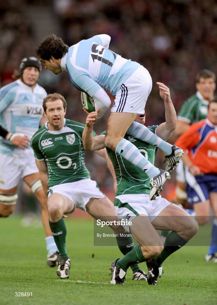 22 November 2008; Horacio Agulla, Argentina, is tackled by Tommy Bowe, Ireland. Guinness Autumn Internationals, Ireland v Argentina, Croke Park, Dublin. Picture credit: Brendan Moran / SPORTSFILE