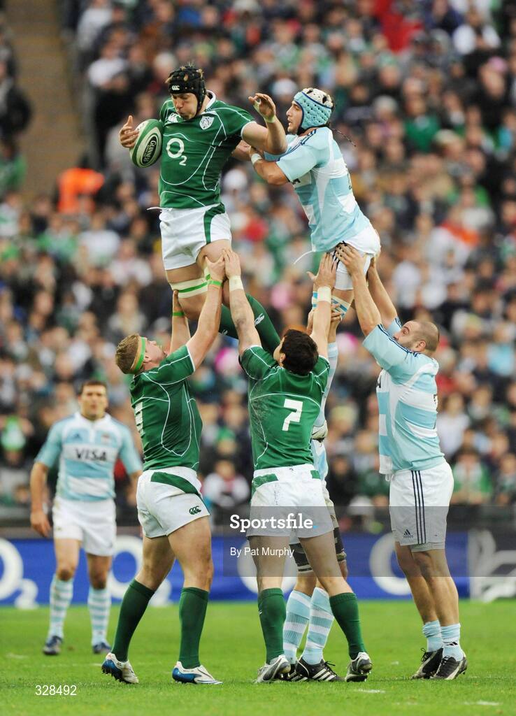 22 November 2008; Stephen Ferris, Ireland, wins the lineout against Juan Manuel Leguizamon, Argentina. Guinness Autumn Internationals, Ireland v Argentina, Croke Park, Dublin. Picture credit: Pat Murphy / SPORTSFILE