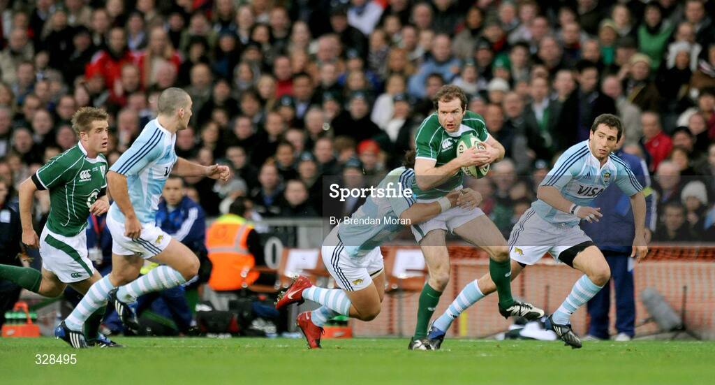 22 November 2008; Geordan Murphy, Ireland, is tackled by Miguel Avramovic, Argentina. Guinness Autumn Internationals, Ireland v Argentina, Croke Park, Dublin. Picture credit: Brendan Moran / SPORTSFILE
