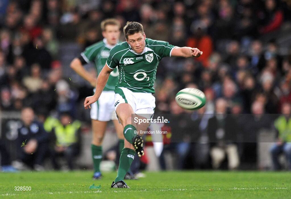 22 November 2008; Ronan O'Gara, Ireland, kicks his side's only score of the first half against Argentina. Guinness Autumn Internationals, Ireland v Argentina, Croke Park, Dublin. Picture credit: Brendan Moran / SPORTSFILE