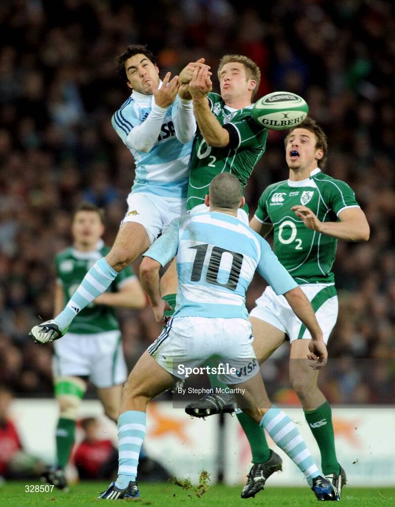 22 November 2008; Luke Fitzgerald, Ireland, in action against Horacio Agulla, Argentina. Guinness Autumn Internationals, Ireland v Argentina, Croke Park, Dublin. Picture credit: Stephen McCarthy / SPORTSFILE