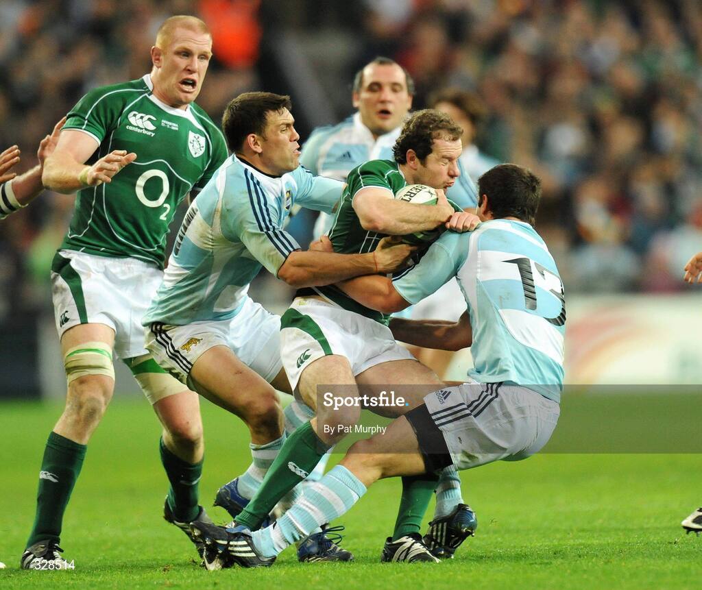 22 November 2008; Geordan Murphy, Ireland, in action against Francisco Leonelli Morey, left, and Frederico Martin Aramburu, Argentina. Guinness Autumn Internationals, Ireland v Argentina, Croke Park, Dublin. Picture credit: Pat Murphy / SPORTSFILE