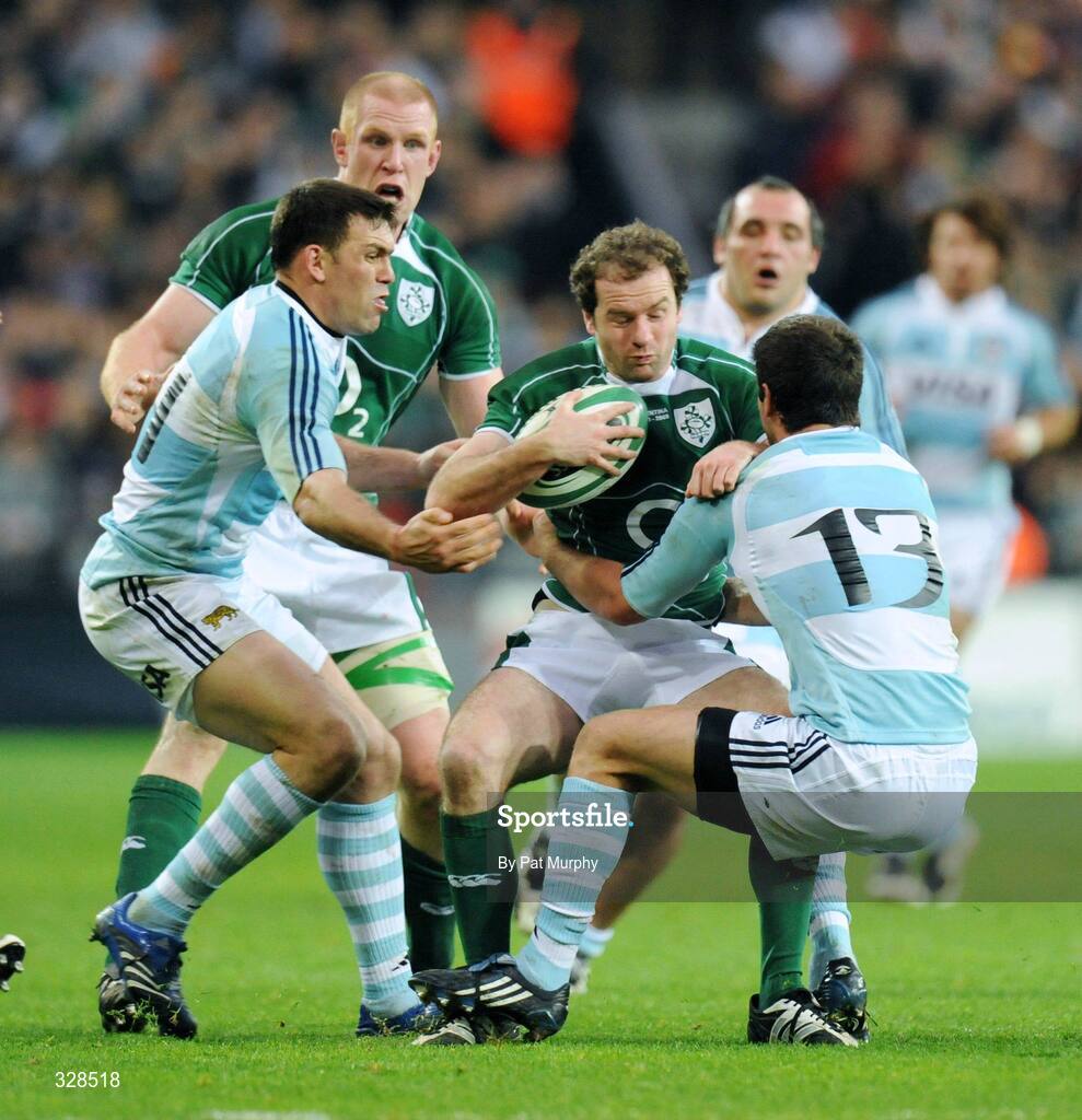 22 November 2008; Geordan Murphy, Ireland, in action against Francisco Leonelli Morey, left, and Frederico Martin Aramburu, Argentina. Guinness Autumn Internationals, Ireland v Argentina, Croke Park, Dublin. Picture credit: Pat Murphy / SPORTSFILE
