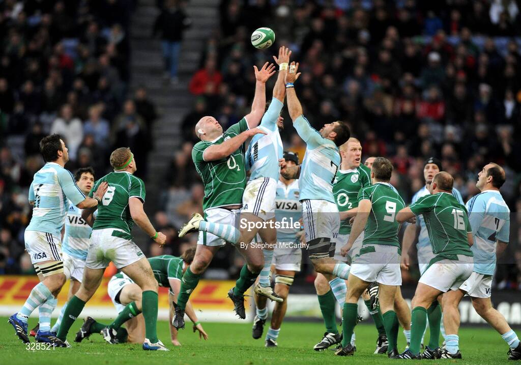 22 November 2008; John Hayes, Ireland, contests a dropping ball against Rafael Carballo, 11, and Juan Martin Fernandez Lobbe. 7, Argentina. Guinness Autumn Internationals, Ireland v Argentina, Croke Park, Dublin. Picture credit: Stephen McCarthy / SPORTSFILE