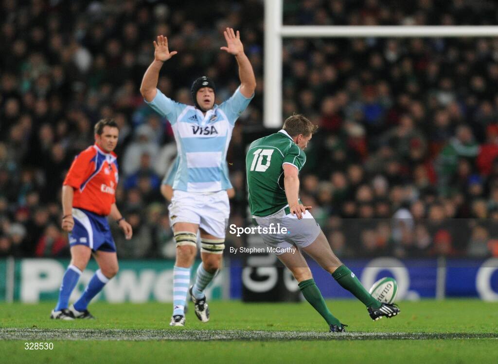 22 November 2008; Ronan O'Gara, Ireland, kicks a drop goal during the second half. Guinness Autumn Internationals, Ireland v Argentina, Croke Park, Dublin. Picture credit: Stephen McCarthy / SPORTSFILE