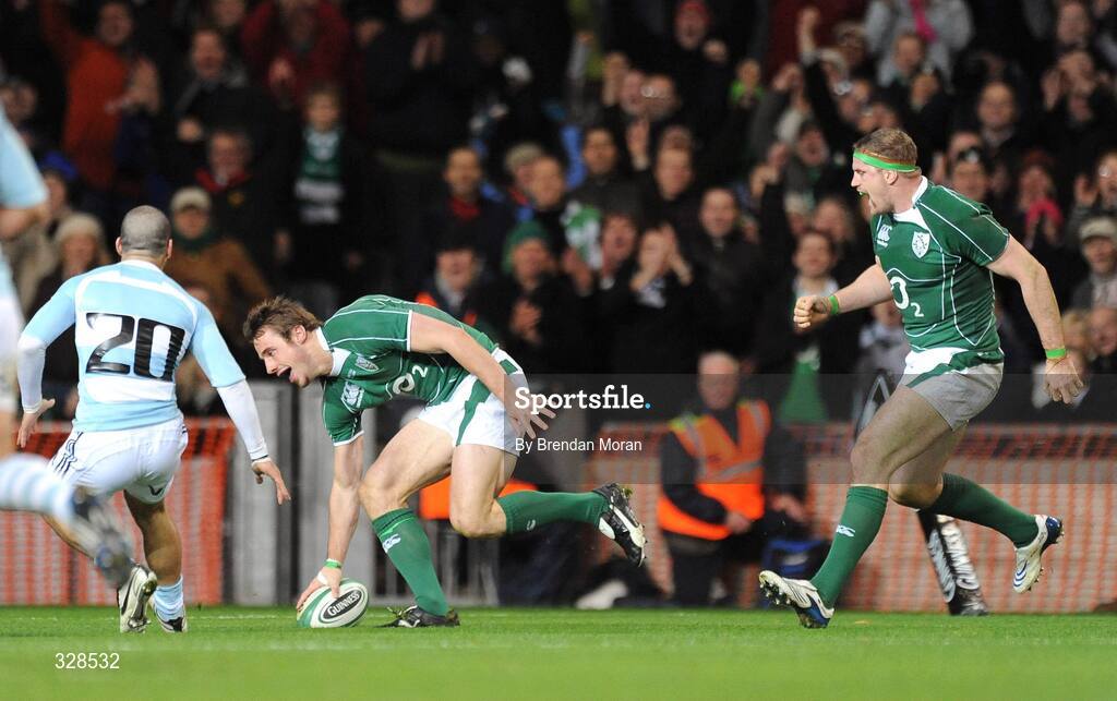 22 November 2008; Tommy Bowe, Ireland, touches down to score his side's only try against Argentina. Guinness Autumn Internationals, Ireland v Argentina, Croke Park, Dublin. Picture credit: Brendan Moran / SPORTSFILE