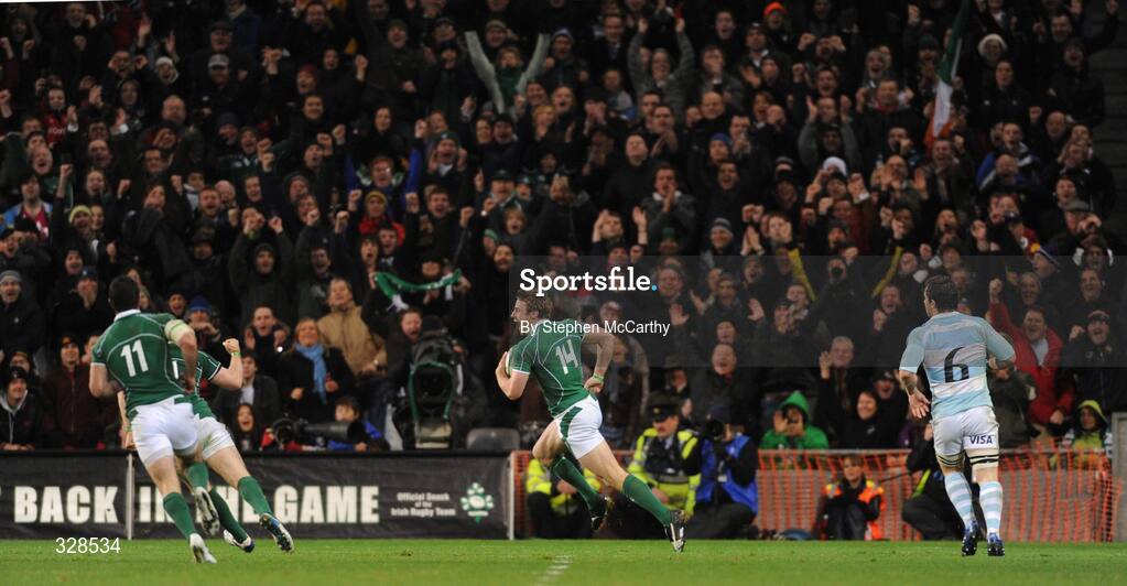 22 November 2008; Tommy Bowe, Ireland, goes over for his side's try. Guinness Autumn Internationals, Ireland v Argentina, Croke Park, Dublin. Picture credit: Stephen McCarthy / SPORTSFILE