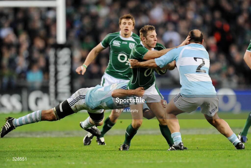 22 November 2008; Tomas O'Leary, Ireland, in action against Juan Martin Fernandez Lobbe, left, and Mario Ledesma, Argentina. Guinness Autumn Internationals, Ireland v Argentina, Croke Park, Dublin. Picture credit: Pat Murphy / SPORTSFILE