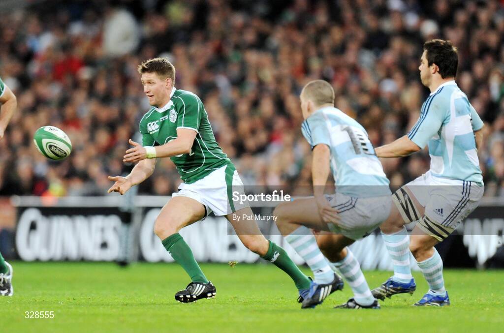 22 November 2008; Ronan O'Gara, Ireland, in action against Santiago Fernandez, left, and Martin Durand, Argentina. Guinness Autumn Internationals, Ireland v Argentina, Croke Park, Dublin. Picture credit: Pat Murphy / SPORTSFILE