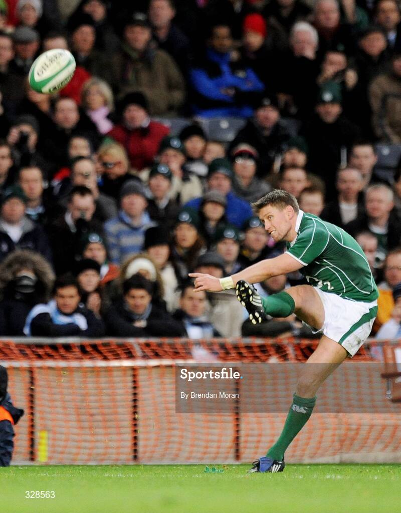 22 November 2008; Ronan O'Gara, Ireland, kicks a penalty against Argentina. Guinness Autumn Internationals, Ireland v Argentina, Croke Park, Dublin. Picture credit: Brendan Moran / SPORTSFILE