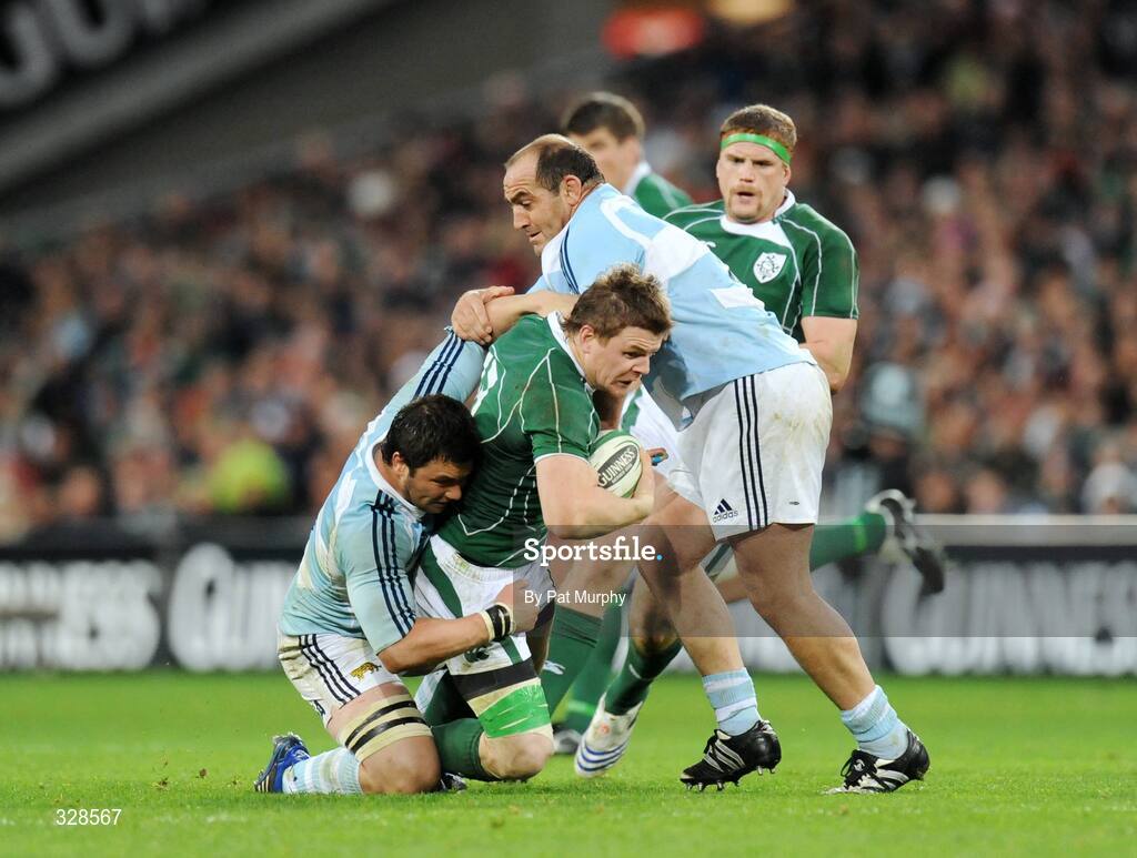 22 November 2008; Brian O'Driscoll, Ireland, in action against Martin Durand, left, and Mario Ledesma, Argentina. Guinness Autumn Internationals, Ireland v Argentina, Croke Park, Dublin. Picture credit: Pat Murphy / SPORTSFILE