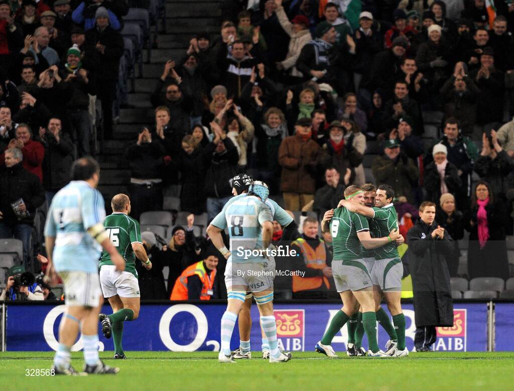 22 November 2008; Tommy Bowe, Ireland, is congratuled by team-mates Jamie Heaslip, left, and Rob Kearney after scoring his side's only try of the game. Guinness Autumn Internationals, Ireland v Argentina, Croke Park, Dublin. Picture credit: Stephen McCarthy / SPORTSFILE