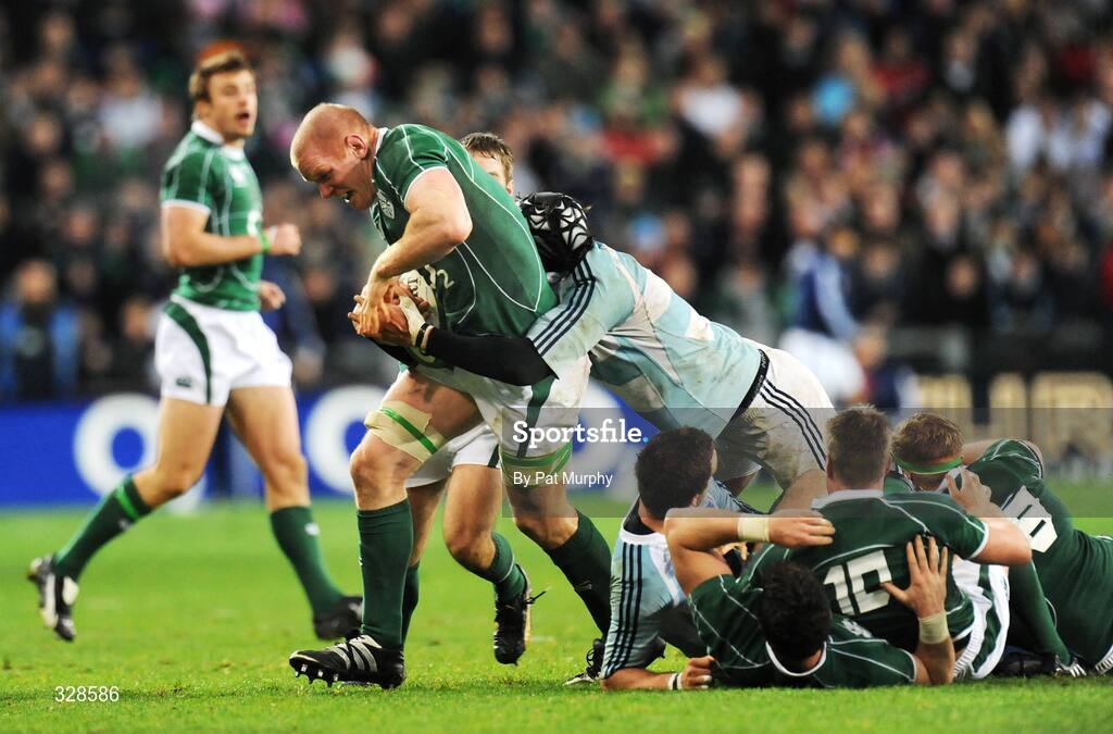 22 November 2008; Paul O'Connell, Ireland, is tackled by Patricio Albacete, Argentina. Guinness Autumn Internationals, Ireland v Argentina, Croke Park, Dublin. Picture credit: Pat Murphy / SPORTSFILE