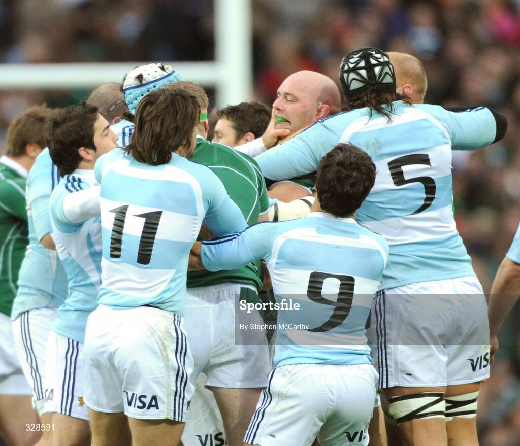 22 November 2008; Ireland and Argentina players tussle off the ball. Guinness Autumn Internationals, Ireland v Argentina, Croke Park, Dublin. Picture credit: Stephen McCarthy / SPORTSFILE