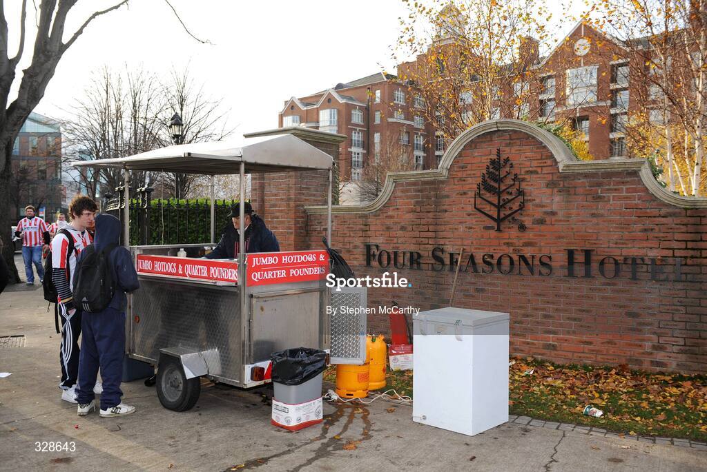 23 November 2008; Supporters wait at a hot-dog stand ahead of the game. Ford FAI Cup Final 2008, Bohemians v Derry City, RDS, Ballsbridge, Dublin. Picture credit: Stephen McCarthy / SPORTSFILE