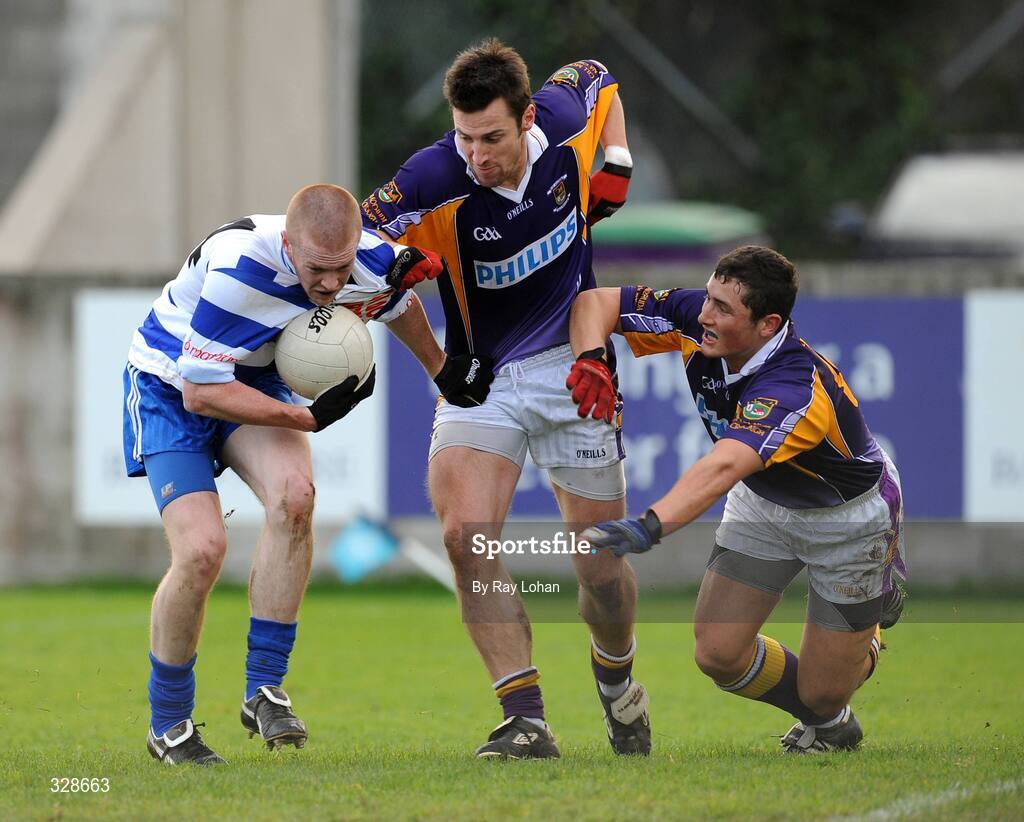 23 November 2008; Paddy Smith, Navan O'Mahony's, in action against Brian McGrath and Ross O'Carroll, Kilmacud Crokes. AIB Leinster Senior Club Football Championship Semi-Final, Kilmacud Crokes v Navan O'Mahony's, Parnell Park, Dublin. Picture credit: Ray Lohan / SPORTSFILE *** Local Caption ***