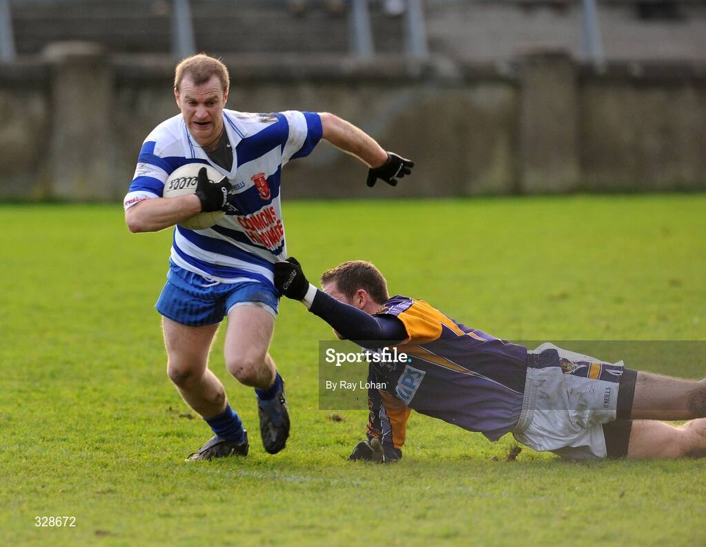 23 November 2008; Niall McKeigue, Navan O'Mahony's, in action against Brian Kavanagh, Kilmacud Crokes. AIB Leinster Senior Club Football Championship Semi-Final, Kilmacud Crokes v Navan O'Mahony's, Parnell Park, Dublin. Picture credit: Ray Lohan / SPORTSFILE *** Local Caption ***