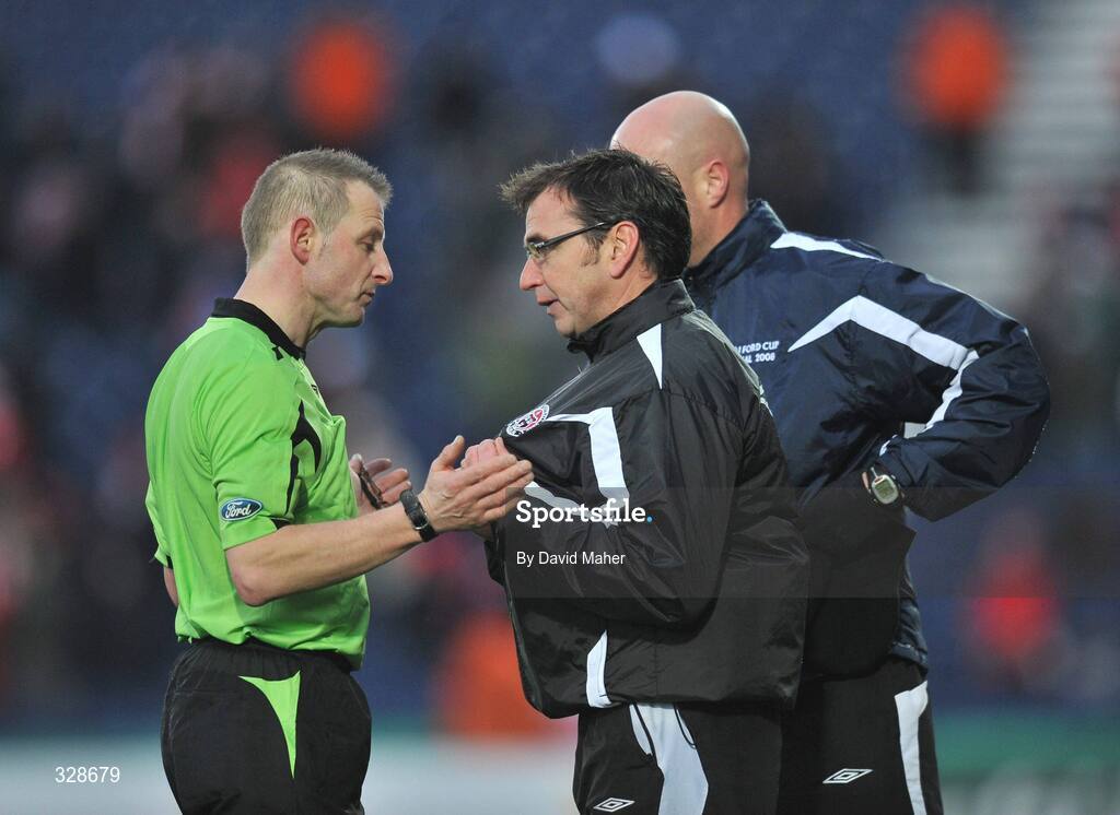 23 November 2008; Pat Fenlon, Bohemians, remonstrates with referee Anthony Buttimer during the first half. Ford FAI Cup Final 2008, Bohemians v Derry City, RDS, Ballsbridge, Dublin. Picture credit: David Maher / SPORTSFILE