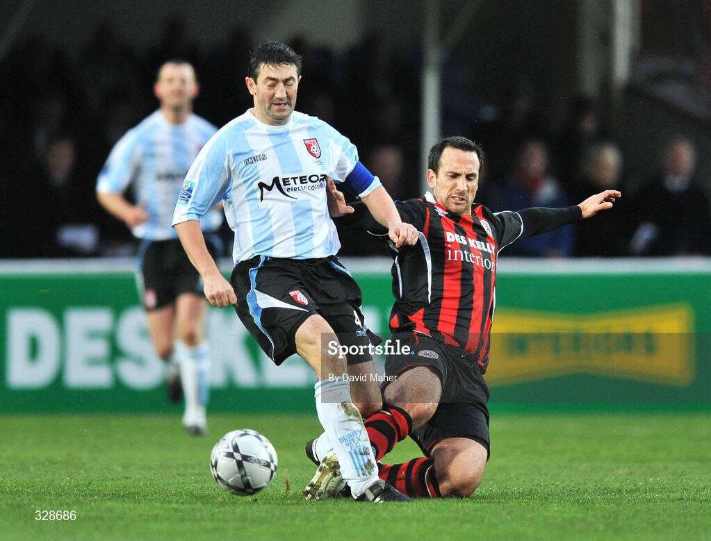 23 November 2008; Peter Hutton, Derry City, in action against Neale Fenn, Bohemians. Ford FAI Cup Final 2008, Bohemians v Derry City, RDS, Ballsbridge, Dublin. Picture credit: David Maher / SPORTSFILE