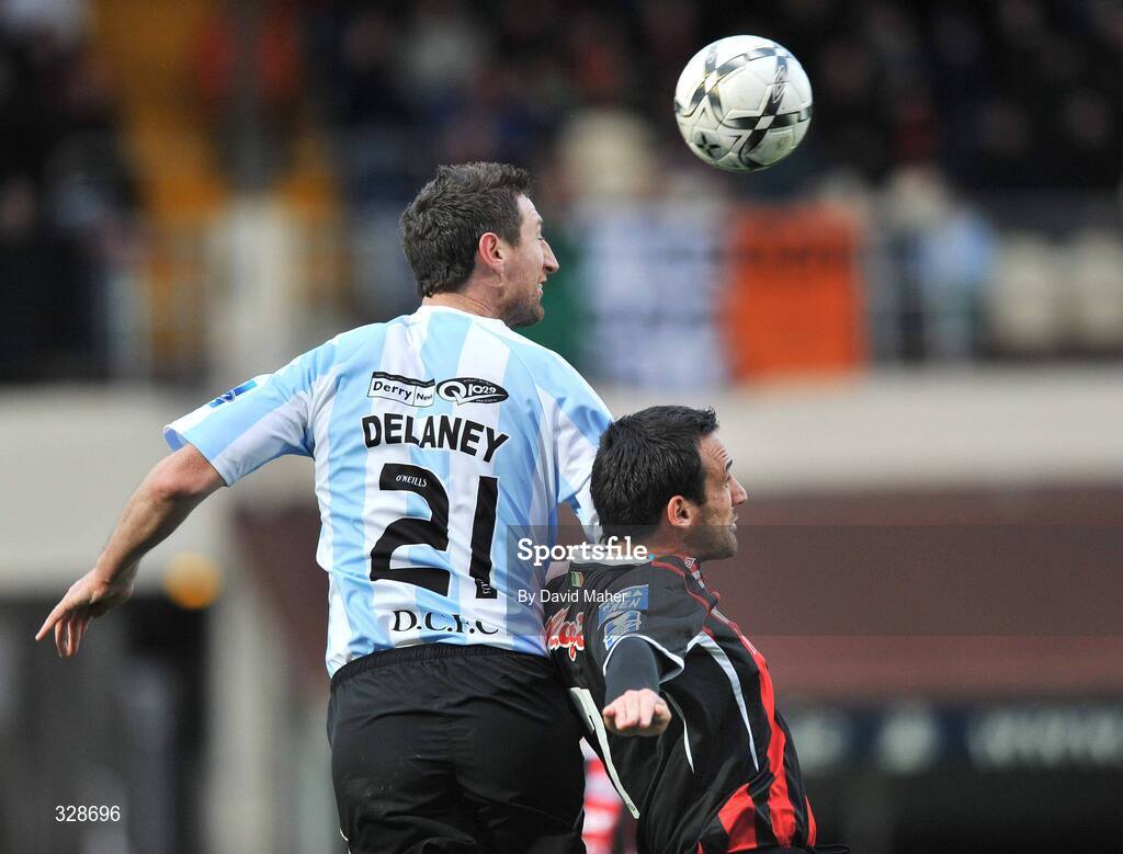 23 November 2008; Clive Delaney, Derry City, in action against Neale Fenn, Bohemians. Ford FAI Cup Final 2008, Bohemians v Derry City, RDS, Ballsbridge, Dublin. Picture credit: David Maher / SPORTSFILE