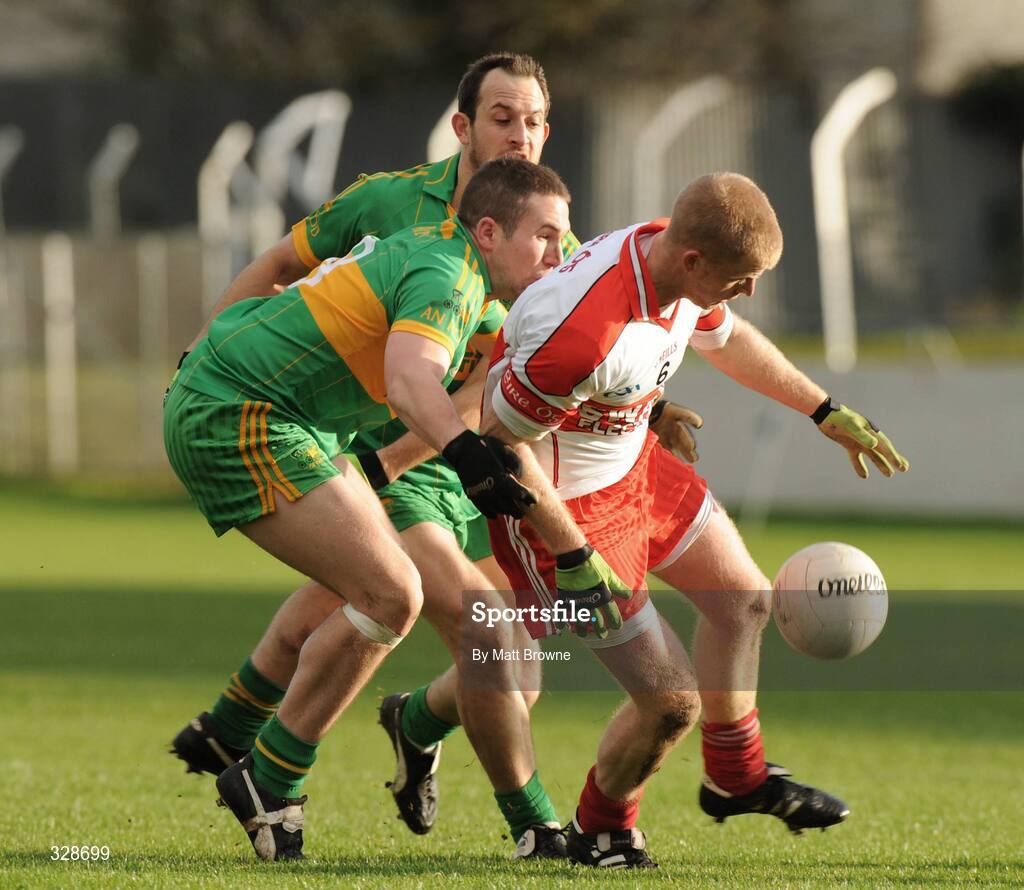23 November 2008; Cormac McCarthy, Eire Og, in action against Paraic Sullivan, Rhode. AIB Leinster Senior Club Football Championship Semi-Final, Eire Og v Rhode, Dr. Cullen Park, Carlow. Picture credit: Matt Browne / SPORTSFILE