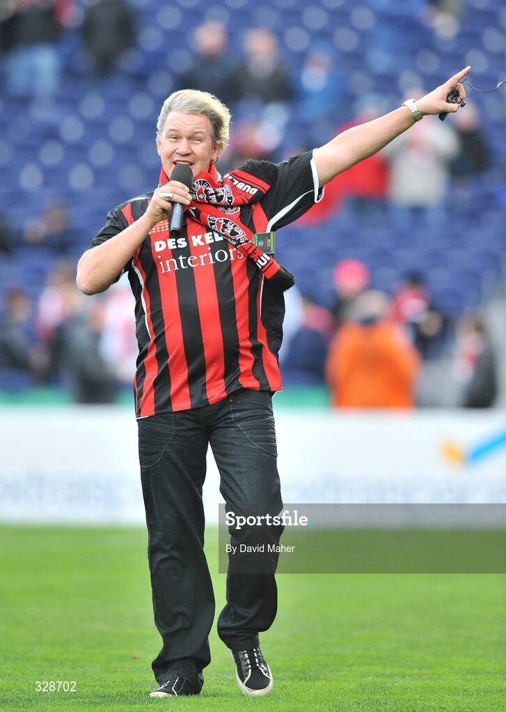 23 November 2008; Bohemians supporter and Ireland eurovision winner Johnny Logan entertains the crowd before the start of the game. Ford FAI Cup Final 2008, Bohemians v Derry City, RDS, Ballsbridge, Dublin. Picture credit: David Maher / SPORTSFILE