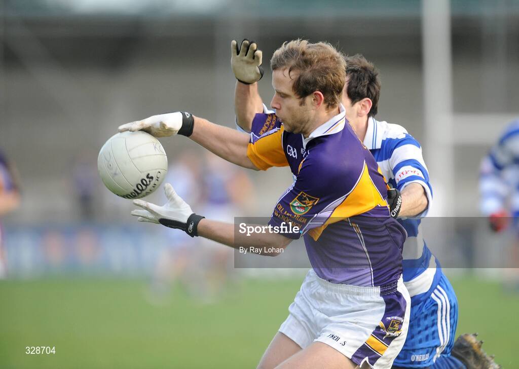 23 November 2008; Brian Kavanagh, Kilmacud Crokes, in action against Damien Moran, Navan O'Mahony's. AIB Leinster Senior Club Football Championship Semi-Final, Kilmacud Crokes v Navan O'Mahony's, Parnell Park, Dublin. Picture credit: Ray Lohan / SPORTSFILE *** Local Caption ***