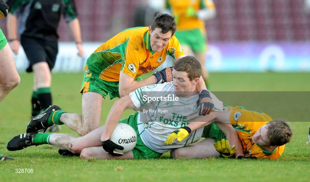 23 November 2008; Aidan Donnellan and Greg Higgins, Corofin, in action against Paddy Grady, Eastern Harps. AIB Connacht Senior Club Football Championship Final, Corofin v Eastern Harps, Pearse Stadium, Galway. Picture credit: Ray Ryan / SPORTSFILE