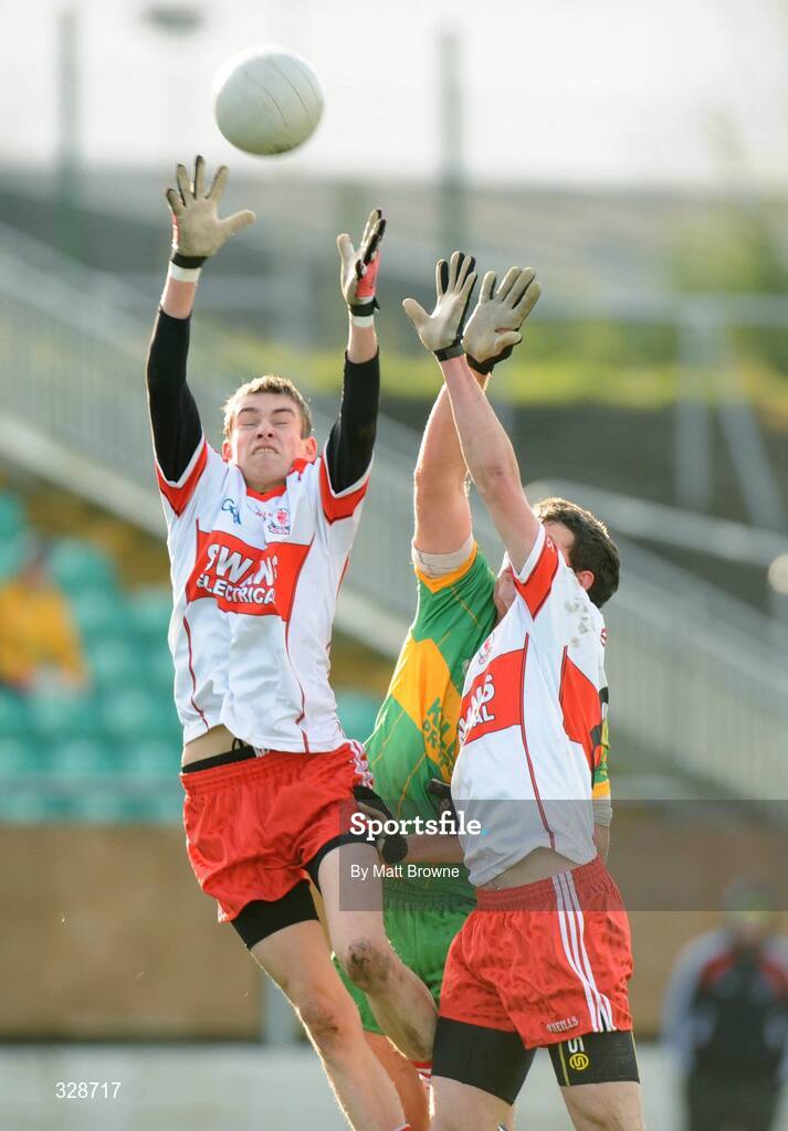23 November 2008; Sean Gannon, left, and Christy Bolger, Eire Og, in action against Alan McNamee, Rhode. AIB Leinster Senior Club Football Championship Semi-Final, Eire Og v Rhode, Dr. Cullen Park, Carlow. Picture credit: Matt Browne / SPORTSFILE