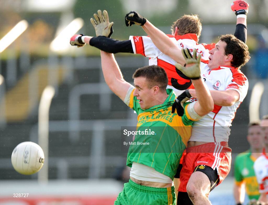 23 November 2008; Sean Gannon, left, and Christy Bolger, Eire Og, in action against Alan McNamee, Rhode. AIB Leinster Senior Club Football Championship Semi-Final, Eire Og v Rhode, Dr. Cullen Park, Carlow. Picture credit: Matt Browne / SPORTSFILE