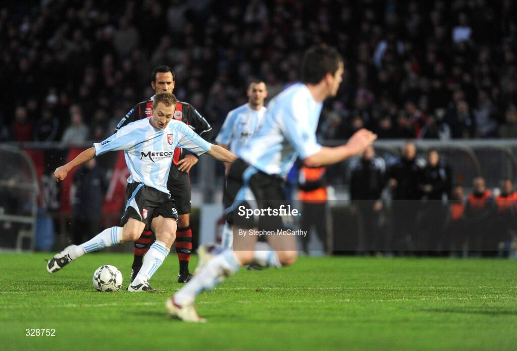 23 November 2008; Sammy Morrow, Derry City, shoots to score his side's first goal from a free kick. Ford FAI Cup Final 2008, Bohemians v Derry City, RDS, Ballsbridge, Dublin. Picture credit: Stephen McCarthy / SPORTSFILE
