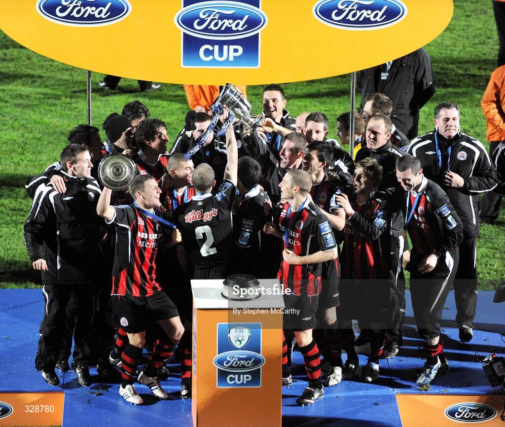 23 November 2008; Bohemians captain Owen Heary celebrates with the FAI Ford Cup amongst his team-mates. Ford FAI Cup Final 2008, Bohemians v Derry City, RDS, Ballsbridge, Dublin. Picture credit: Stephen McCarthy / SPORTSFILE