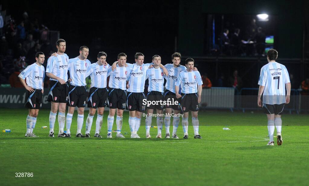 23 November 2008; Ruardhi Higgins, Derry City, walks back to his team-mates after missing his penalty. Ford FAI Cup Final 2008, Bohemians v Derry City, RDS, Ballsbridge, Dublin. Picture credit: Stephen McCarthy / SPORTSFILE