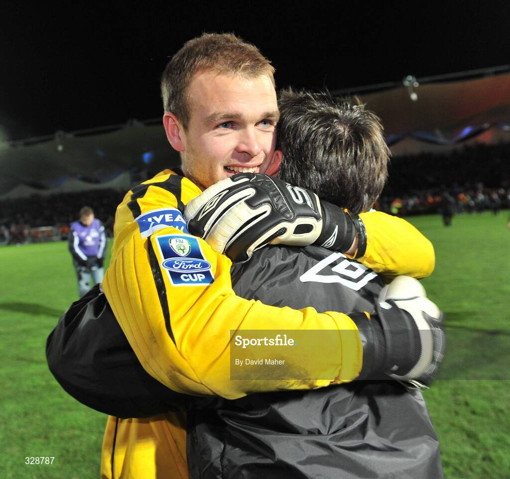 23 November 2008; Bohemians goalkeeper Brian Murphy celebrates at the end of the game with manager Pat Fenlon after victory over Derry City. Ford FAI Cup Final 2008, Bohemians v Derry City, RDS, Ballsbridge, Dublin. Picture credit: David Maher / SPORTSFILE