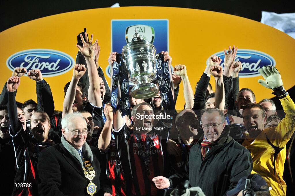 23 November 2008; Bohemians captain Owen Heary lifts the FAI Ford Cup after victory over Derry City. Ford FAI Cup Final 2008, Bohemians v Derry City, RDS, Ballsbridge, Dublin. Picture credit: David Maher / SPORTSFILE