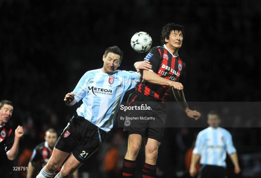 23 November 2008; Ken Oman, Bohemians, in action against Clive Delaney, Derry City. Ford FAI Cup Final 2008, Bohemians v Derry City, RDS, Ballsbridge, Dublin. Picture credit: Stephen McCarthy / SPORTSFILE