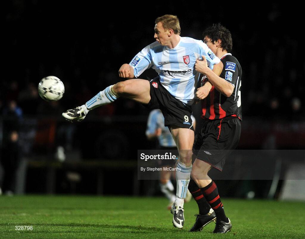23 November 2008; Sammy Morrow, Derry City, in action against Ken Oman, Bohemians. Ford FAI Cup Final 2008, Bohemians v Derry City, RDS, Ballsbridge, Dublin. Picture credit: Stephen McCarthy / SPORTSFILE