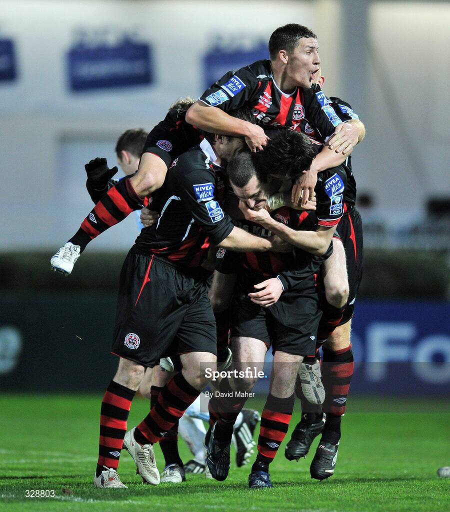 23 November 2008; Jason Byrne, centre, Bohemians, celebrates after scoring his side's second goal with team-mates. Ford FAI Cup Final 2008, Bohemians v Derry City, RDS, Ballsbridge, Dublin. Picture credit: David Maher / SPORTSFILE