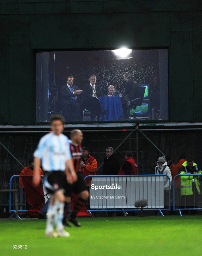 23 November 2008; Television pundits Roddy Collins, left, and Damien Richardson watch on from the TV studio during the game. Ford FAI Cup Final 2008, Bohemians v Derry City, RDS, Ballsbridge, Dublin. Picture credit: Stephen McCarthy / SPORTSFILE