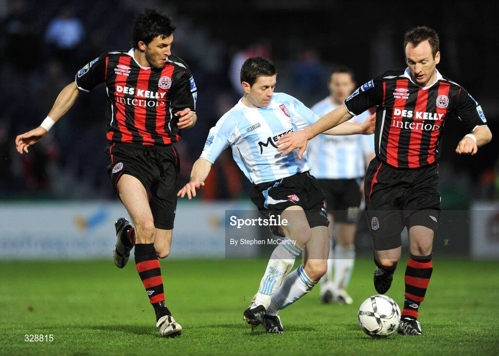 23 November 2008; Stephen O'Donnell, right, and Ken Oman, Bohemians, in action against Eddie McCallion, Derry City. Ford FAI Cup Final 2008, Bohemians v Derry City, RDS, Ballsbridge, Dublin. Picture credit: Stephen McCarthy / SPORTSFILE