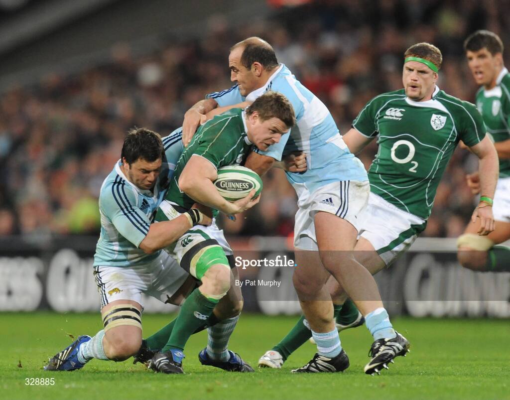 22 November 2008; Brian O'Driscoll, Ireland, in action against Matin Durand and Mario Ledesma, right, Argentina. Guinness Autumn Internationals, Ireland v Argentina, Croke Park, Dublin. Picture credit: Pat Murphy / SPORTSFILE